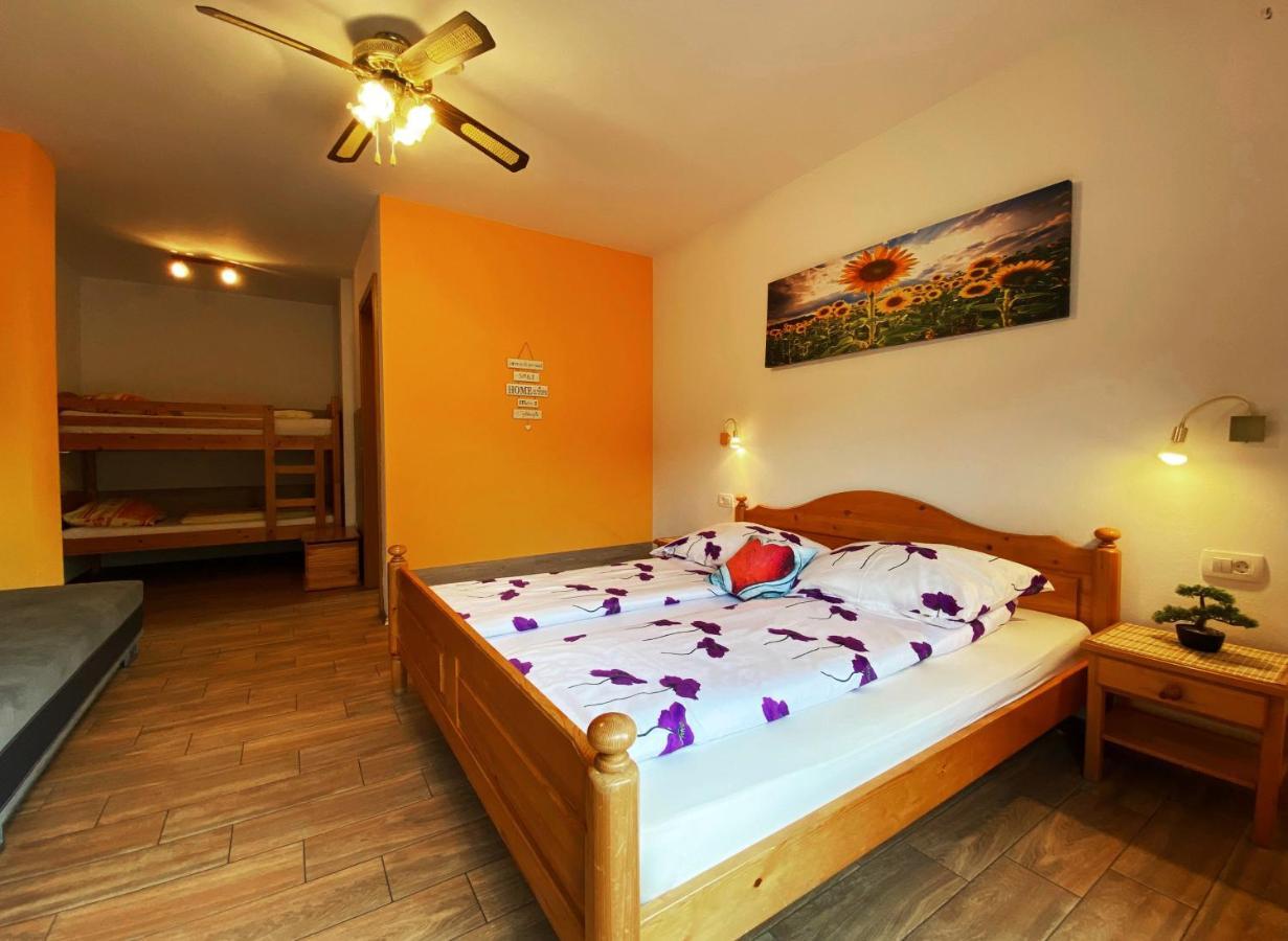 Guesthouse Mesec Zaplana Vrhnika Luaran gambar