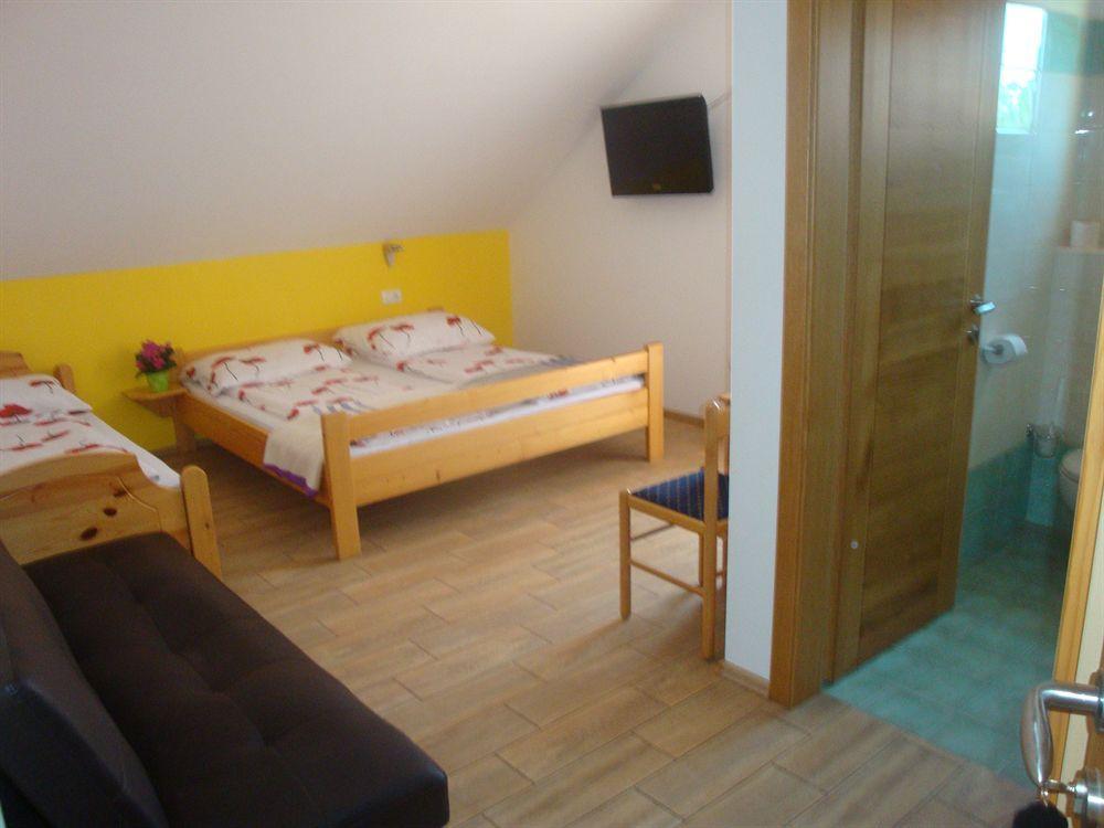 Guesthouse Mesec Zaplana Vrhnika Luaran gambar