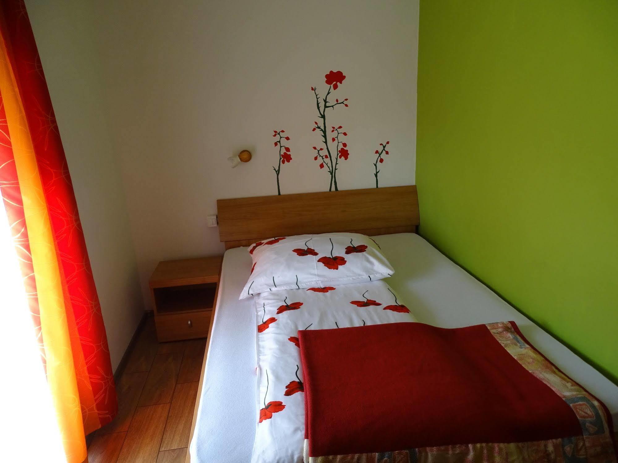 Guesthouse Mesec Zaplana Vrhnika Luaran gambar